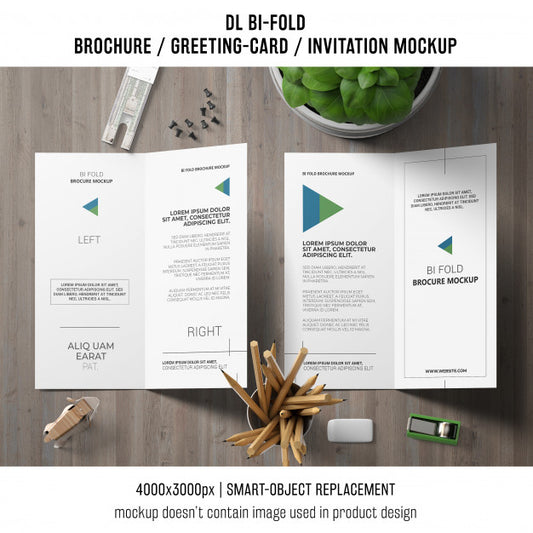 Free Bi-Fold Brochure Or Invitation Mockup With Still Life Concept Psd