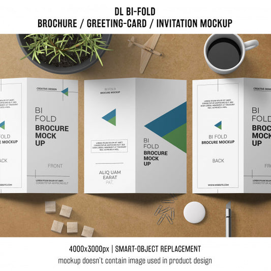 Free Bi-Fold Brochure Or Invitation Mockup With Still Life Concept Psd