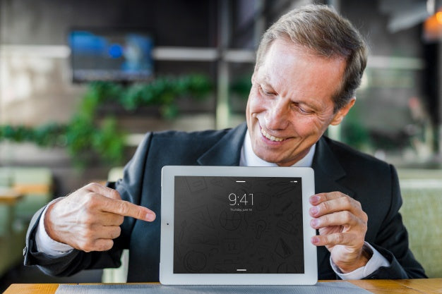 Free Businessman Presenting Tablet Mockup Psd