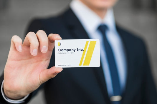 Free Businessman With Business Card Mockup Psd