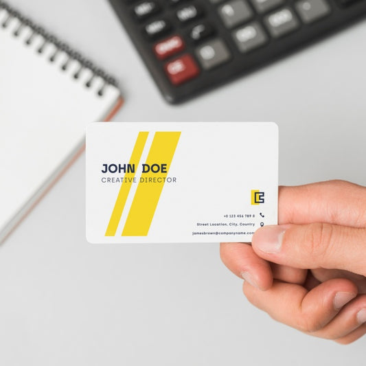 Free Businessman With Business Card Mockup Psd