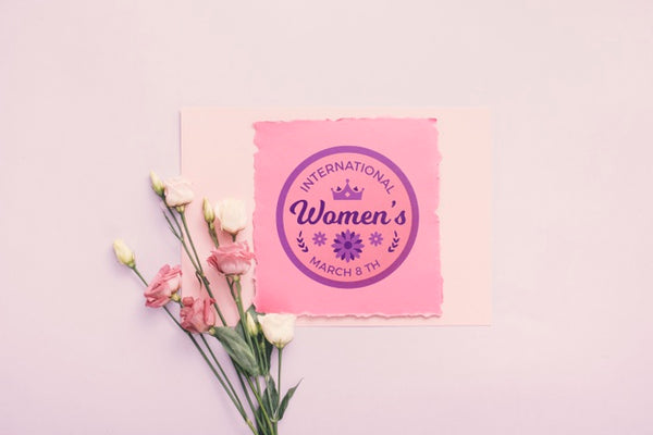 Free Cardboard Mock-Up With Flower On Pink Background Psd