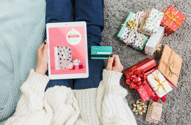 Free Christmas Sale Mockup With Woman Using Tablet Psd