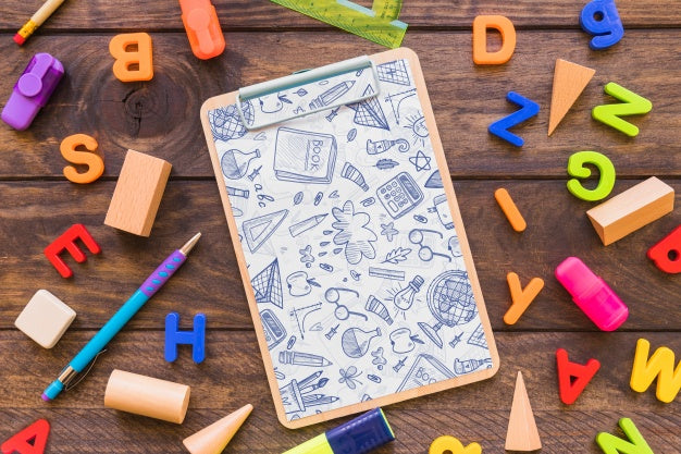 Free Clipboard Mockup With Back To School Concept Psd
