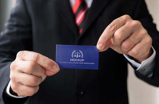 Free Close-Up Businessman Holding Business Card Mock-Up With Both Hands Psd
