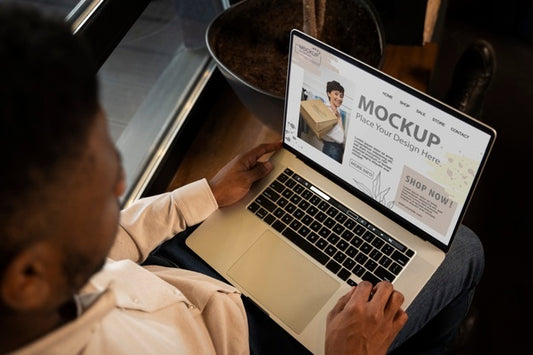 Free Close Up On Online Shopping Concept Mockup Psd