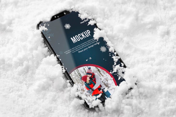 Free Close Up Smartphone In Snow Psd