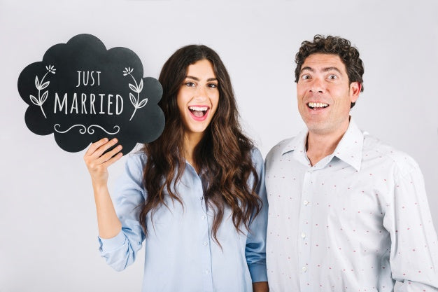 Free Couple Holding Speech Bubble Slate Psd
