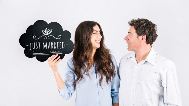 Free Couple Holding Speech Bubble Slate Psd