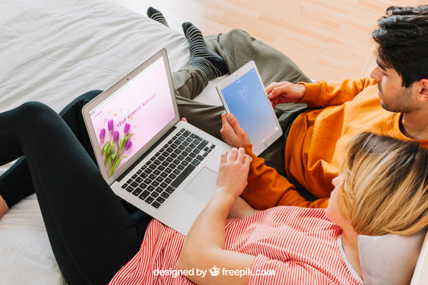 Free Couple With Laptop And Tablet In Bed Psd