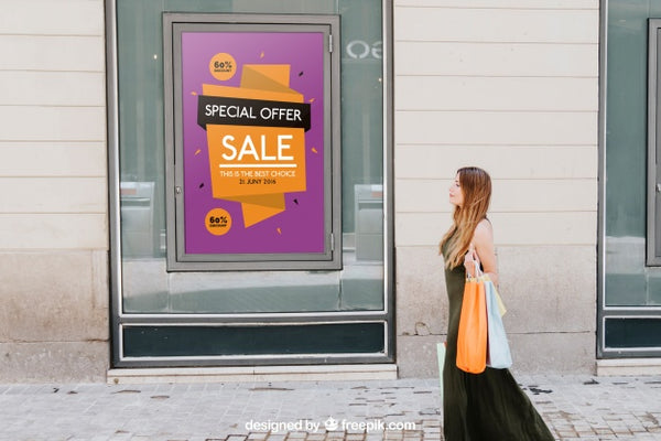 Free Design Of Mock Up With Sales Poster And Woman In The Street Psd