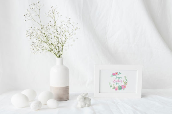 Free Easter Mockup With Frame Psd