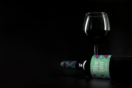 Free Elegant Wine Mockup With Copyspace Psd