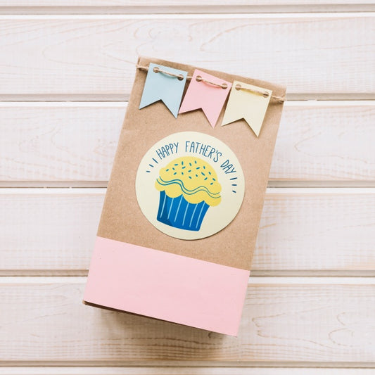 Free Fathers Day Mockup With Round Label On Bag Psd