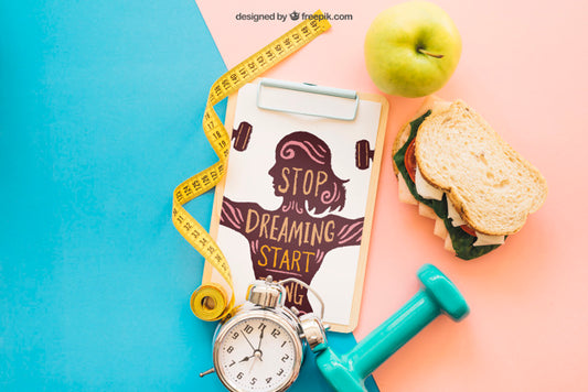 Free Fitness Mockup With Clipboard In Middle Psd