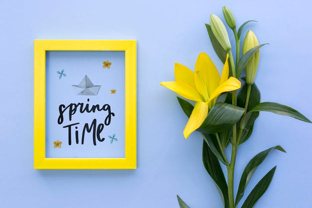 Free Flat Lay Frame Mockup With Spring Flowers Psd