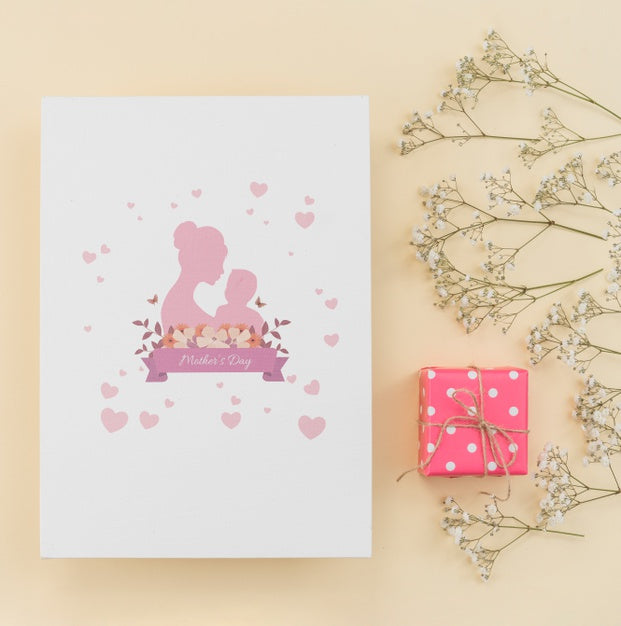 Free Flat Lay Mothers Day Card Mockup Psd