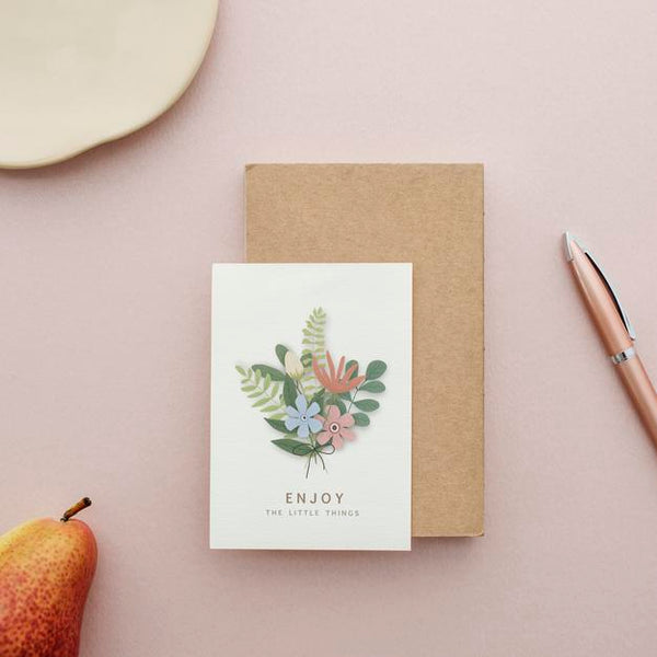 Free Floral Postcard Mockup On A Pink Surface Psd