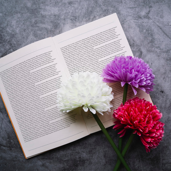 Free Flowers On Open Book Mockup Psd