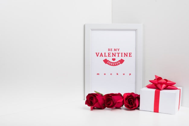 Free Frame Mockup With Valentine Concept Psd