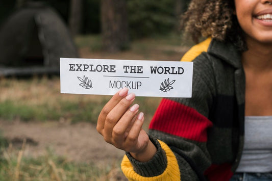 Free Front View Of Woman Holding A Piece Of Paper While Camping Psd