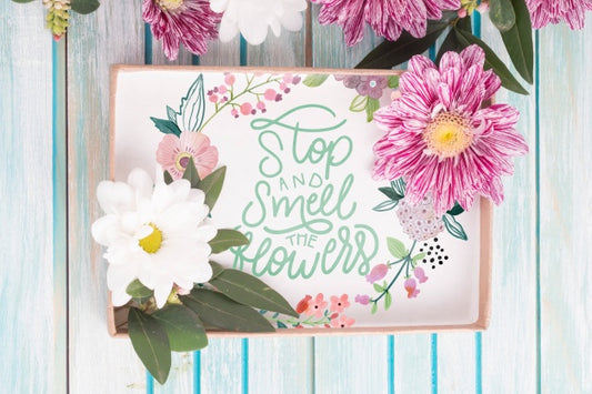 Free Gift Box Mockup With Floral Decoration Psd