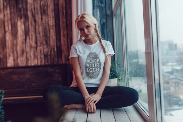 Free Girl T-Shirt Mock-Up Psd