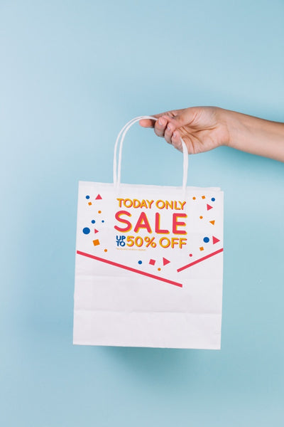 Free Hand Holding Shopping Bag Mockup Psd