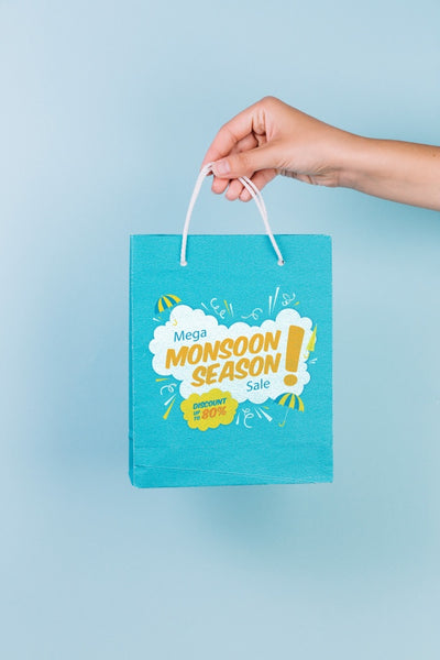 Free Hand Holding Shopping Bag Mockup Psd