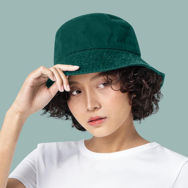 Free Hat Mockup On Woman'S Head Psd