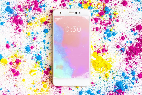 Free Holi Festival Mockup With Smartphone Psd