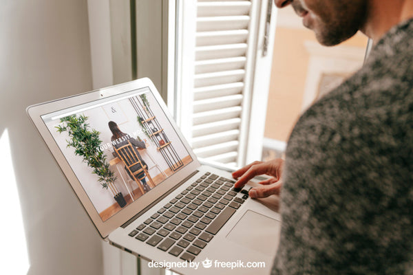 Free Home Office Concept With Man Looking At Laptop Psd