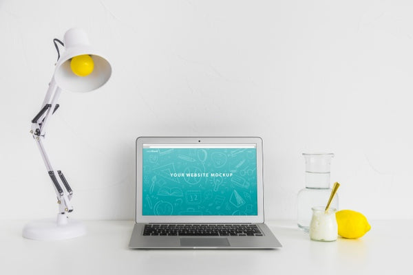 Free Laptop Mockup For Website Presentation With Back To School Concept Psd