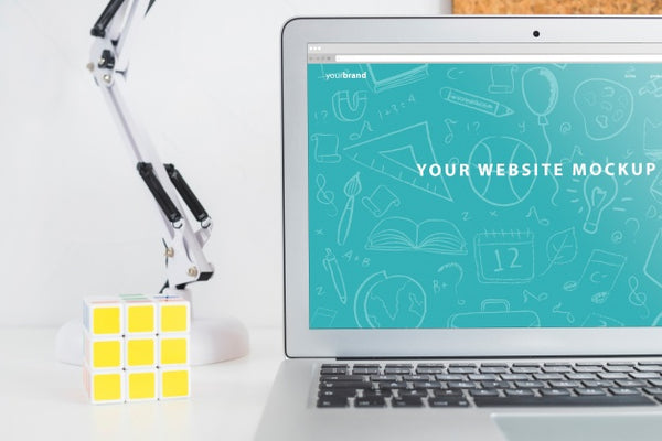 Free Laptop Mockup For Website Presentation With Back To School Concept Psd