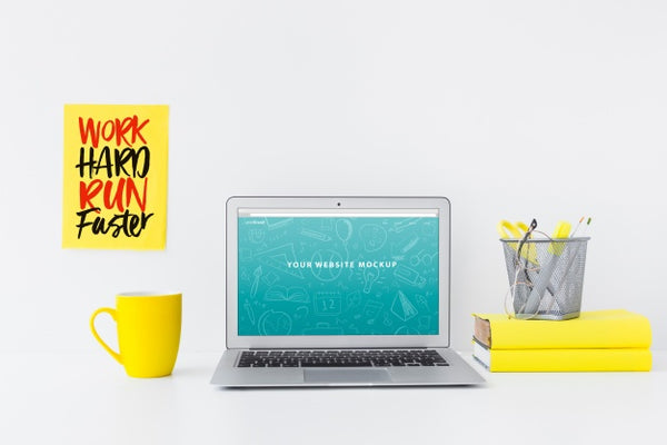 Free Laptop Mockup For Website Presentation With Back To School Concept Psd