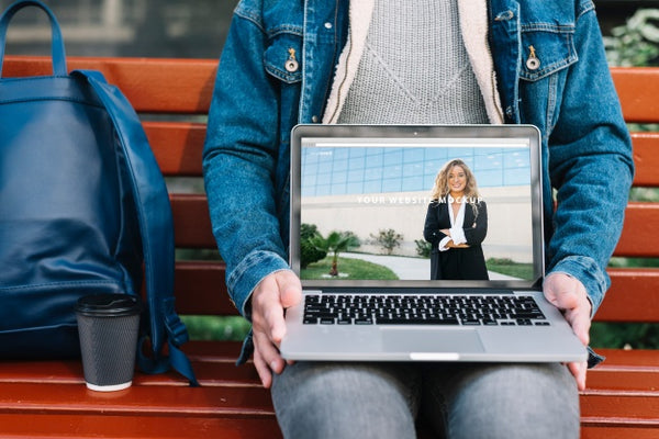 Free Man Presenting Laptop Mockup Psd