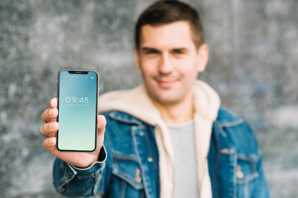 Free Man Presenting Smartphone Mockup Psd