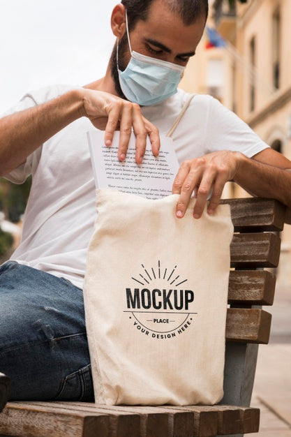 Free Man With Bag Mock-Up Concept Psd