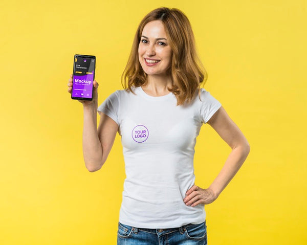 Free Medium Shot Of Woman Holding A Mobile Phone Psd