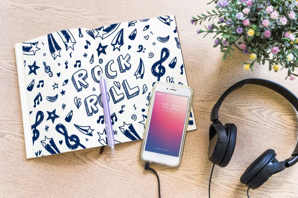 Free Music Mockup With Headphones And Smartphone Psd