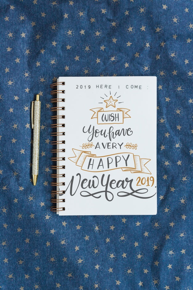 Free Notebook Mockup With New Year Concept Psd