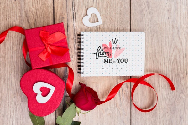 Free Notepad Mockup Next To Gift Boxes For Valentine Psd