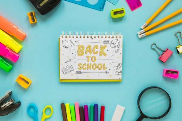Free Notepad Mockup With Back To School Concept Psd