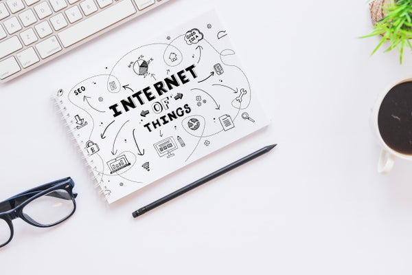 Free Notepad Mockup With Internet Of Things Concept Psd