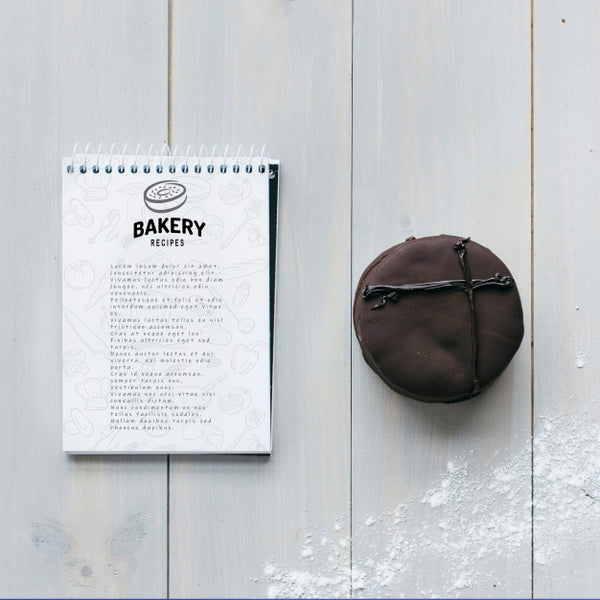 Free Notepad Mockup With Kitchen And Recipe Concept Psd