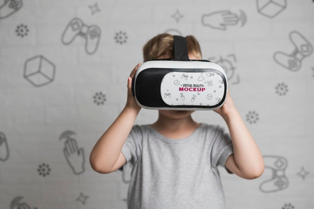 Free Portrait Of Young Boy Playing Game Psd