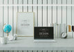 Free Poster Frame In Living Room Mockup Psd