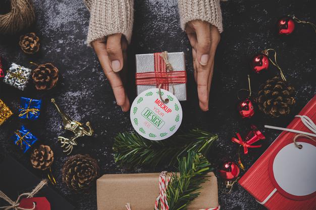 Free Present A Price Tag Mockup Psd