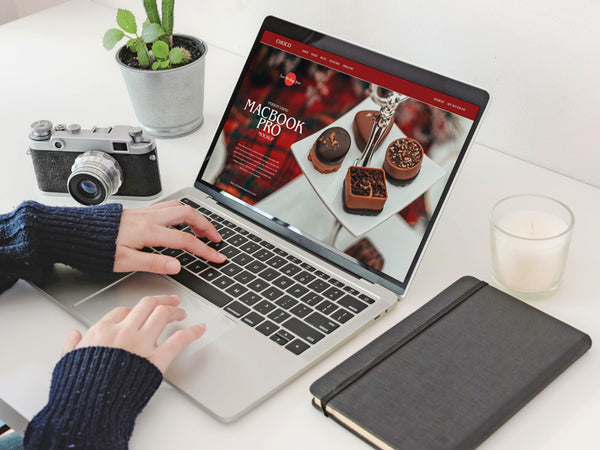 Free Psd Person Using Macbook Pro Mockup