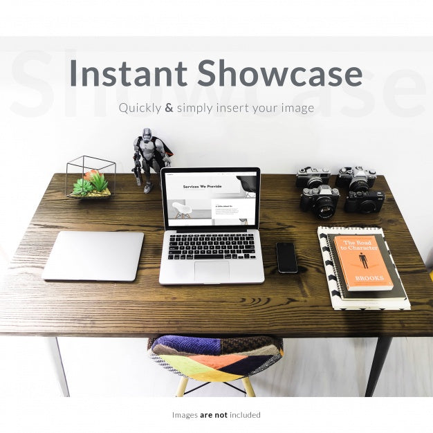 Free Realistic Screen Mock Up Psd